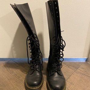 Dr Martens 20 eye